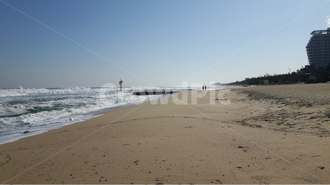 겨울바다,강릉,바다,파도,겨울,자연,풍경,nature,landscape,한국자연풍경,한국자연경관,korea nature landscape,해변,바다,beach,sea,ocean,대양,outdoors,옥외,water,물,shoreline,해안선,sand,모래,바닷가,coast,연안