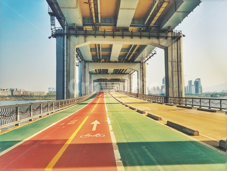 한강,반포대교,잠수교,일상,햇살,여유,분위기,반포공원,도시,풍경,city,landscape,한국도시풍경,한국도시경관,korea cityscape,감성,sensible,feeling,교통,교통수단,traffic,transportation,road,도로,freeway,고속 도로