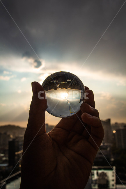하늘,감성,유리구슬,신비,일몰,배경화면,비,한여름,여름,노을,감성사진,아름다운,도시,풍경