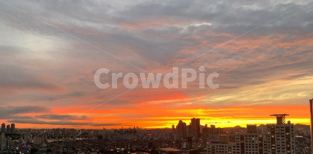 nature,자연,outdoors,옥외,sky,하늘,새벽,redsky,붉은하늘,dusk,황혼,sunset,해돋이,sunrise,dawn,일몰,도시,풍경,city,landscape,red sky,붉은 하늘