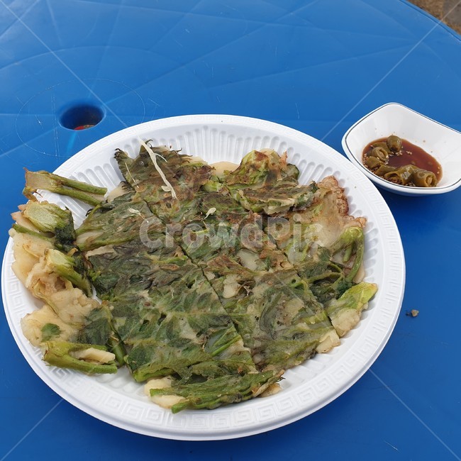 두릅,고추,접시,장아찌,두릅전,전,테이블,고추장아찌,음식,식재료,요리,food,cook,meal,dishes,food reserves