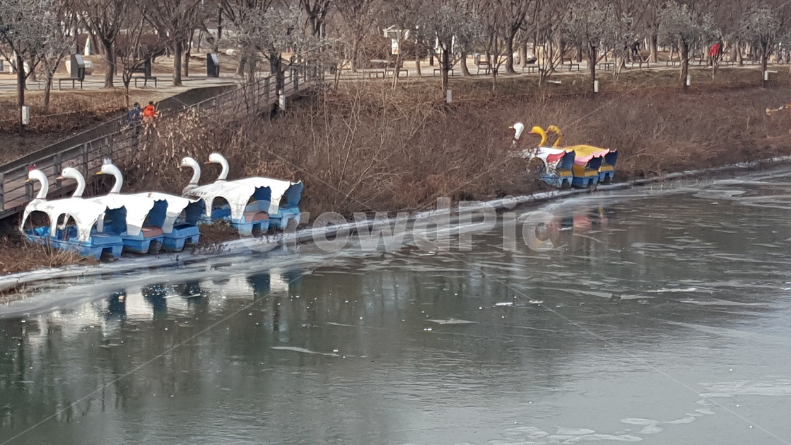 겨울,호수,겨울호수,춘천,공지천,얼음,빙판,겨울,계절,winter,season