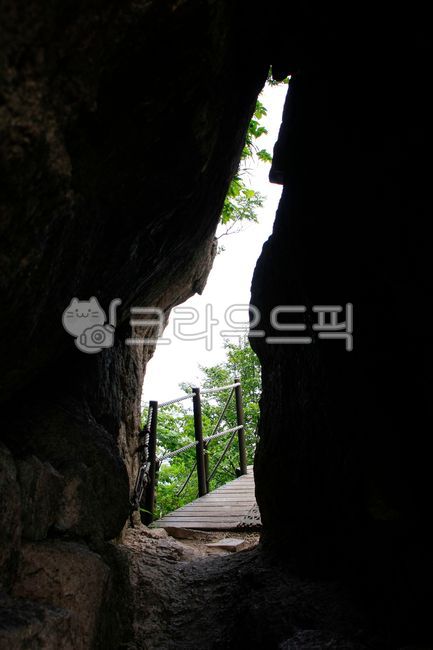 sky,A national park,cave,famous mountain,nature,summer mountain,tree,fresh green,rock wall,rock,Wolchulsan Mountain,mountain,Made in Korea,outdoors,summer scenery