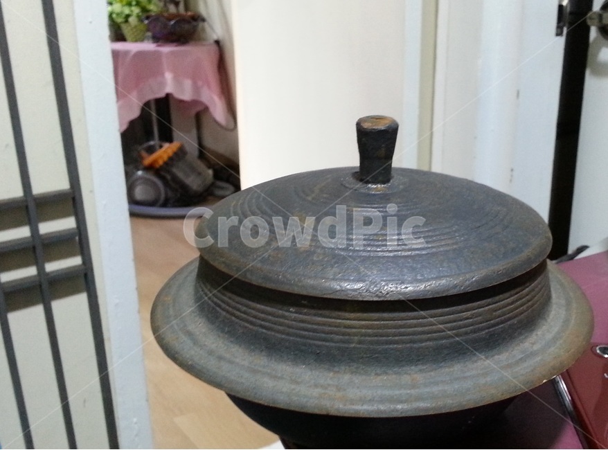 무쇠가마솥,소형가마솥,전통솥,밥솥,밥,철,주바용품,한국전통,한국문화,korean traditional,korean culture,사물,물건,오브젝트,thing,object,matter