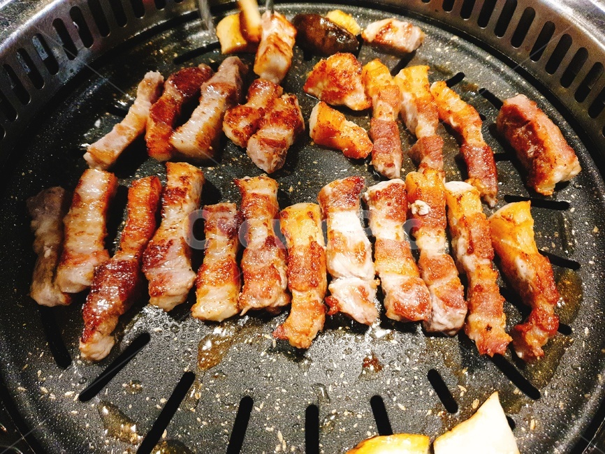 food,삼겹살,음식,고기,철판,bbq,바베큐,저녁,돼지고기,식사,meal,meat,dinner,음식,식재료,요리,food,cook,meal,dishes,food reserves,육류,고기,meat,한식,한국음식,한국요리,korean food,korean dishes,korean meal,korean cook