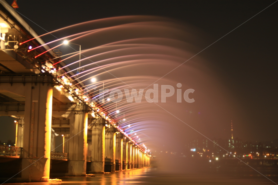 야경,풍경,도시,도시풍경,야경사진,서울,여행,반포대교,잠수교,무지개분수,다리,한강다리,분수,물줄기,경치,관광지,한강변,한강,스냅,스냅사진,야경,밤,풍경,nightscape,night,landscape,도시,city,한국도시풍경,한국도시경관,korea cityscape,corridor,복도,building,건물,architecture,건축물