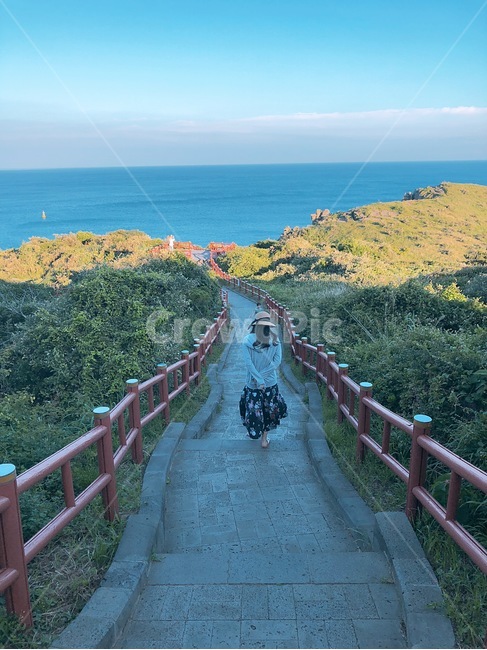 제주도,여행,산책,감성사진,색감,용머리해안,고요,하늘,바다,나무,긴머리,사람,인물,인간,human,person,여성,여자,woman,female,lady