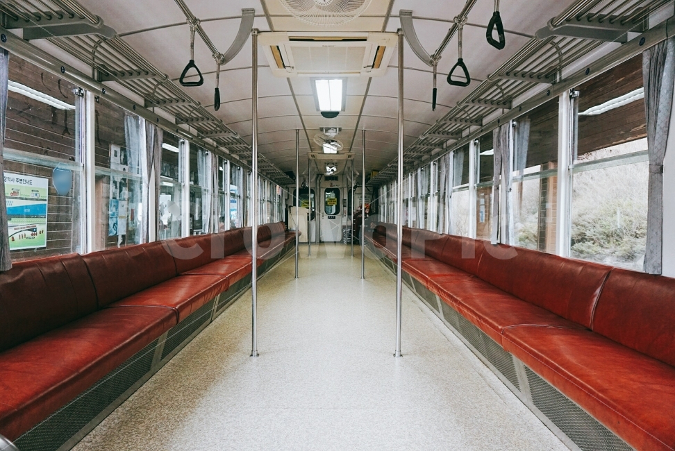 여행,travel,여행사진,국내여행,혼자여행,사진,곡성,곡성여행,배경사진,배경,이쁜사진,색감,색감좋은사진,증기기관차,옛날기차,기차내부,기차,교통,교통수단,traffic,transportation,couch,침상,corridor,복도,indoors,옥내,floor,바닥,flooring