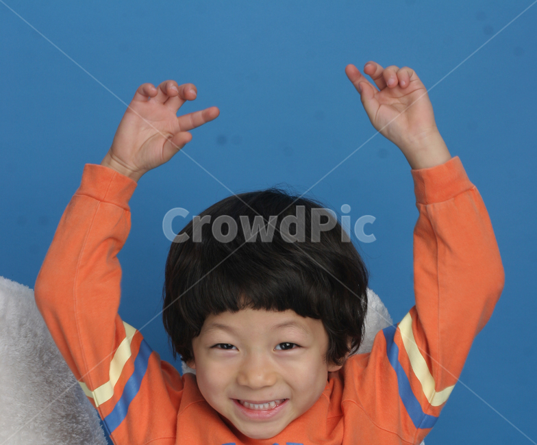 얼굴표정,남자아이,어린아이,미소,웃음,응시,관심,스마일,얼굴,사람,인물,인간,어린이,감정표현,수줍음,기분,kid,smile,human,boy,person,facial,expression,child,children,feeling,face,emotion,사람,인물,인간,human,person,얼굴표정,facial expression,face,어린이,어린아이,child,children,kid,감정표현,기분,feeling,emotion
