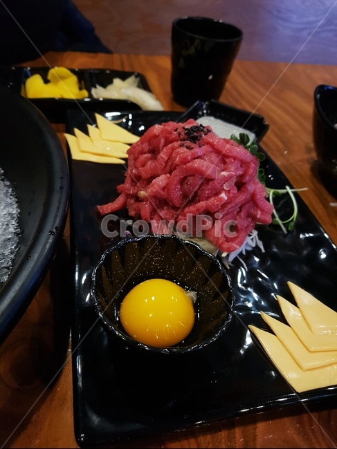 육회,노른자,치즈,음식,소고기