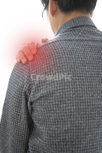 남성,남자,치료,통증,고통,감각,상처,아픔,아픈,질환,어깨,부위,어깨통증,관절,퇴행성,퇴행성질환,관절염,근육통,오십견,뒷모습,잡고있는,의료,사람,사람,인물,인간,human,person,신체일부,몸,body,남성,남자,man,male,의료,의학,병원,medical,hospital,clinic