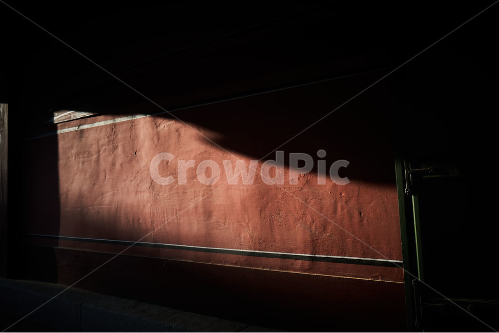 korea,korean,traditional,architecture,한국,대한민국,정통,덕수궁,서울,palace,seoul,house,building,건물,shadow,그림자,빛,light,contrast