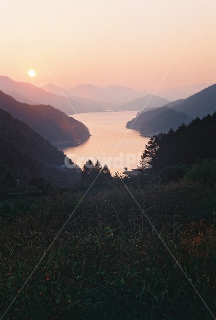 새벽,자연,풍경,강,산,dawn,nature,landscape,river,mountain,자연,풍경,nature,landscape,한국자연풍경,한국자연경관,korea nature landscape,outdoors,옥외