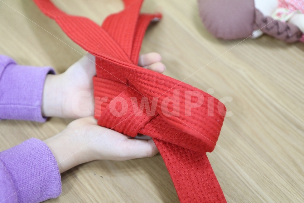 pass,kid,red belt,Aison,Red,children,Promotion review,Taekwondo Academy,private education,Taekwondo,academy,Elementary student,hand