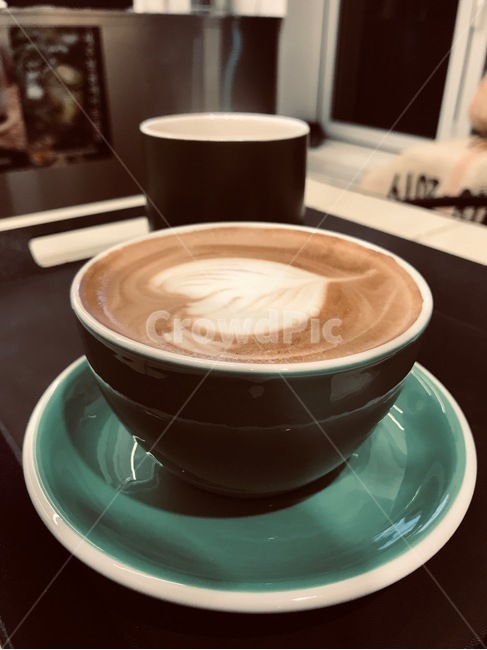 coffeecup,커피컵,cup,컵,beverage,마실것,latte,라떼,saucer,받침접시,pottery,도기류,커피,카페,coffee,cafe