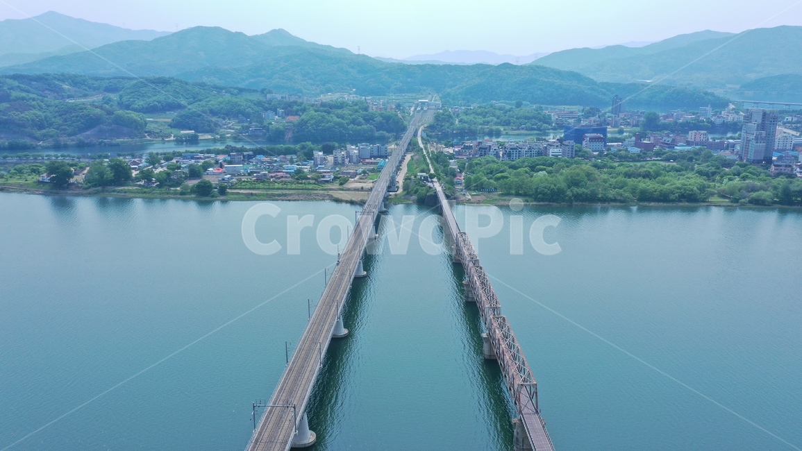 다리,강,교차로,드론,자연,outdoors,옥외,nature,landscape,경치,scenery,풍경,aerialview,건축물,건물외관,exterior,building,structure,architecture,construction