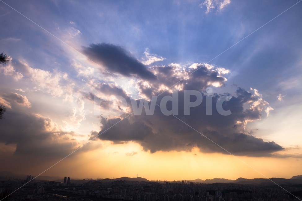 용마산,빛내림,미세먼지,극과극,서울하늘,도시,풍경,city,landscape,한국도시풍경,한국도시경관,korea cityscape,nature,자연,outdoors,옥외,sunlight,햇빛,flare,플레어,light,빛,sky,하늘