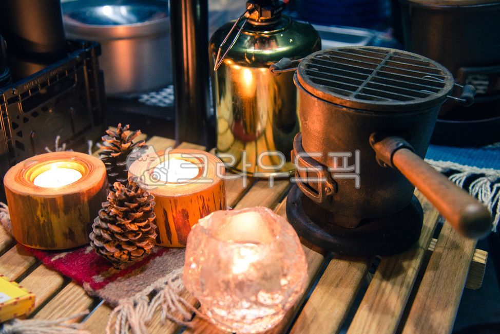 wooden table,tree,lamp,lantern,winter camping,outdoor,cast iron pan,warm,brazier,candle,pine cone,fire,Christmas camping,flame,Camping