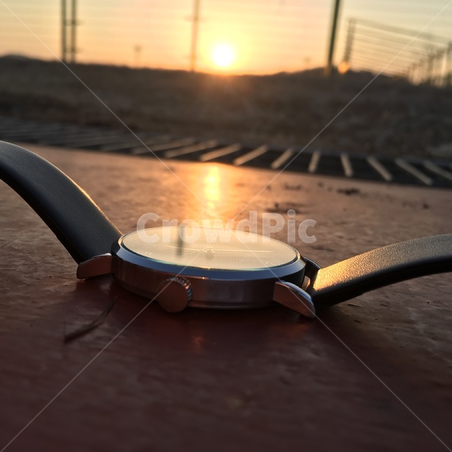 노을,시계,해질녘,붉은노을,시간,고화질,오후,붉은색,빨간색,바닥,사물,물건,오브젝트,thing,object,matter