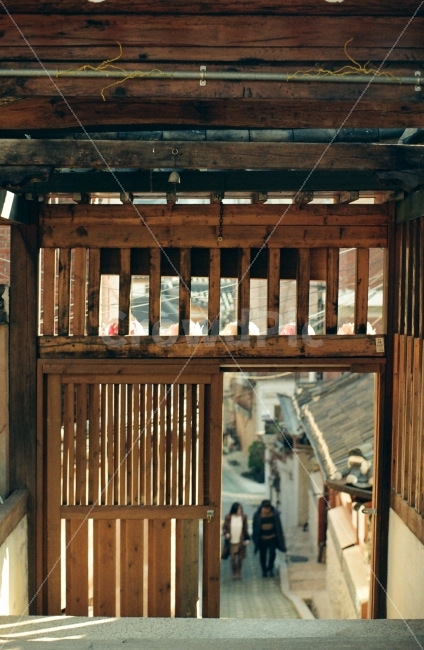 연인,입구,절,한옥,문,필름,한국전통,한국문화,korean traditional,korean culture,감성,sensible,feeling