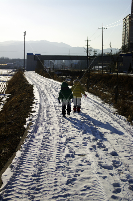 겨울,winnter,계절,풍경,설경,눈,길,겨울,계절,winter,season,자연,풍경,nature,landscape,사람,인물,인간,human,person,어린이,어린아이,child,children,kid