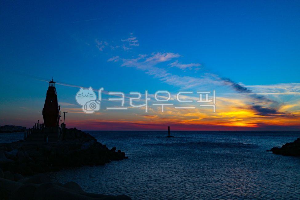 제주도,이호테우해변,해변,말등대,등대,노을,석양,바다,jejuisland,ihotewoo,beach,lighthouse,sunset,sea,하늘,구름,sky,clouds