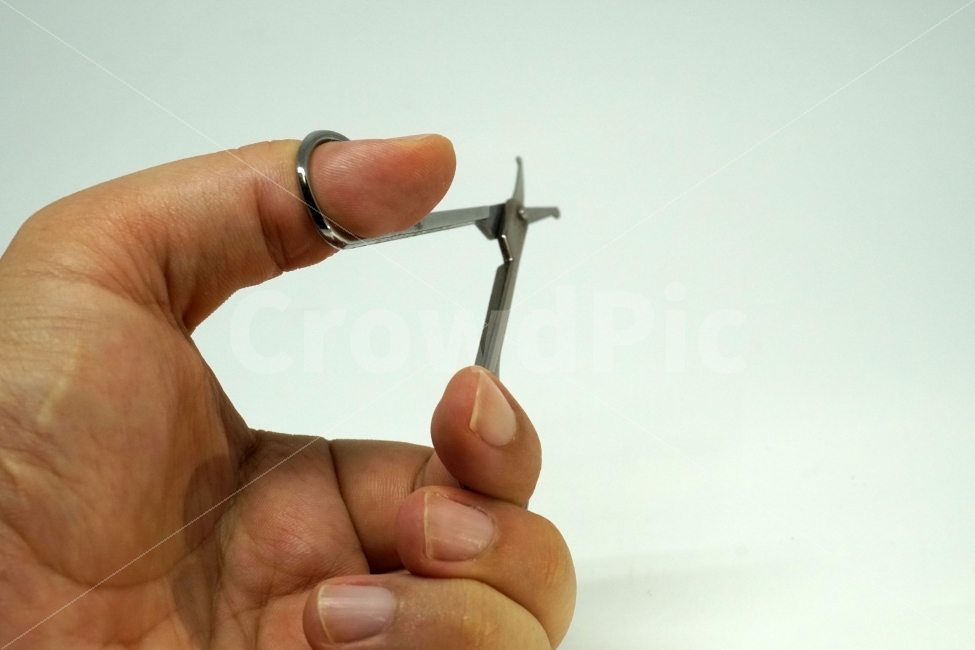 가위,자르기,컷트,물건,사물,생활용품,소품,학용품,문방구,scissors,크로스,cross,누끼,미용,콧털가위,콧털용가위,사람,손,손동작,가위질,누끼사진,손가락,이발,헤어,컨셉,콘셉,concept,removebackground,연출,사람,인물,인간,human,person,신체일부,몸,body,손,제스처,표시,손짓,표현,gesture,hand,sign,expression,사물,물건,오브젝트,thing,object,matter,누끼,remove background