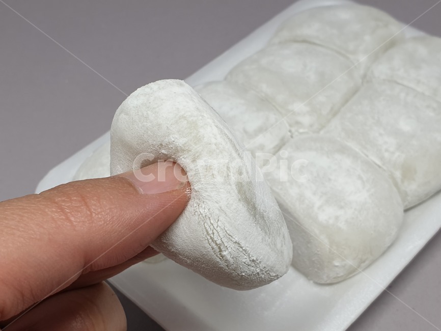 떡,찹쌀떡,한국음식,명절음식,전통음식,한국요리,명절요리,전통요리,한국전통,명절,food,tteok,ricecake,styrofoam,스티로품,사물,오브젝트,object,koreafood,후식,디저트,간식,손,손가락,손동작,hand,말랑말랑