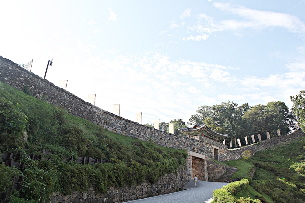 공주산성,성,산성,성곽,길,둘레길,숲,숲길,담,돌담,여름,풍경,벽,방어벽,흙담,식물,유네스코등제