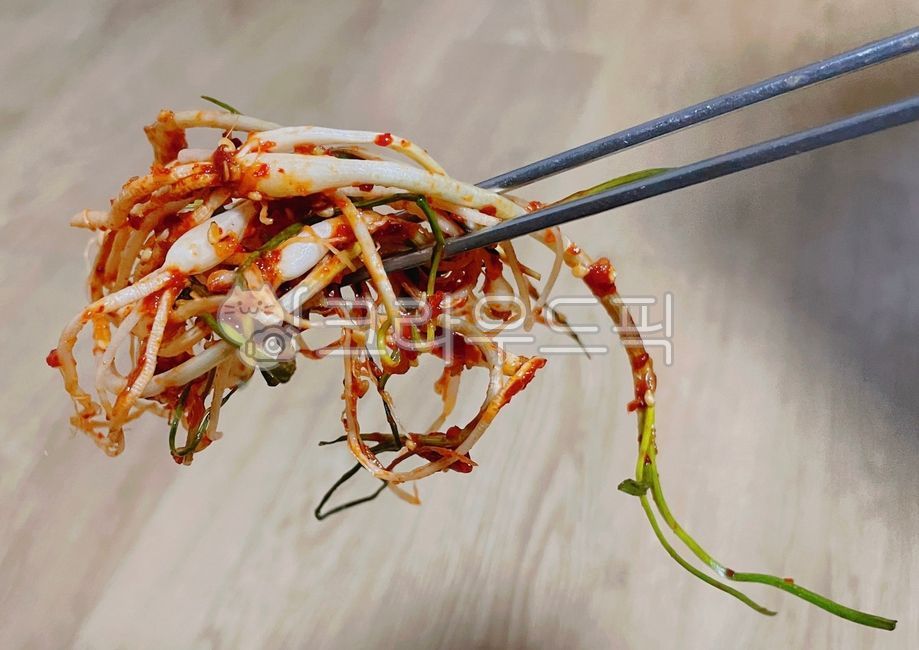 달래무침,무침,달래,참깨,깨,앙념,젓가락,식사,음식,food,sesame,meal