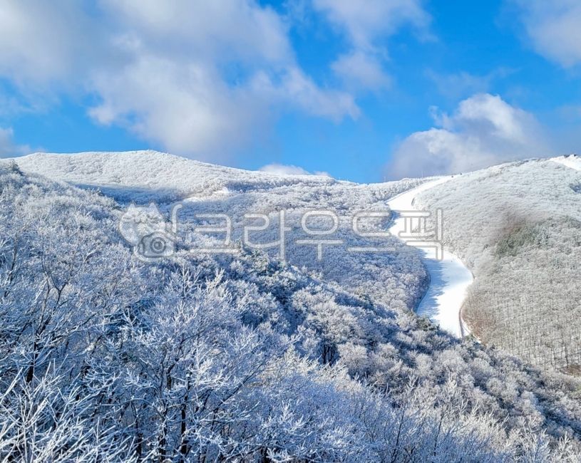 Mountain,snow,sky,snow scenery,winter scenery,winter mountain,nature,scenery,sky,snow
