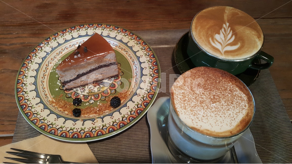 카페,라떼아트,비엔나커피,커피,분위기,coffee,cafe,케이크,접시,시나몬,크림,cake,cafelatte,카페라떼,음식,식재료,요리,food,cook,meal,dishes,food reserves,디저트,간식,후식,dessert,snack,커피,카페,coffee,cafe