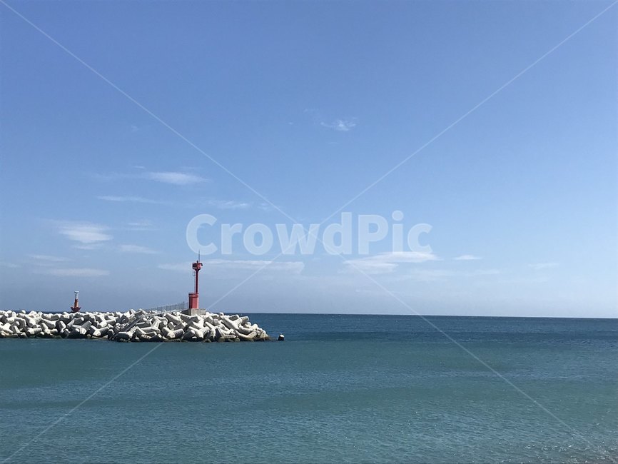 sea,바다,대양,ocean,물,water,해안선,shoreline,땅,nature,자연,outdoors,옥외,등대,하늘,sky,에메랄드,감성,여름바다,해변,자연,풍경,nature,landscape,등대,lighthouse