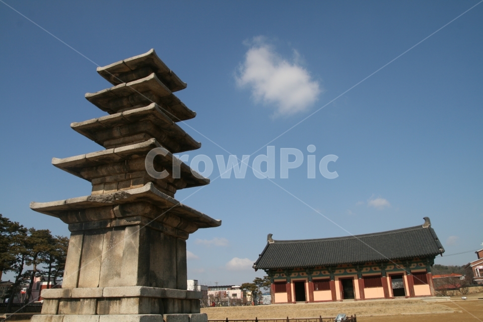 부여,정림사지,석탑,풍경,배경,하늘,구름,건물,건축,백제,한국전통,한국문화,korean traditional,korean culture,랜드마크,landmark,tourist attraction,한국랜드마크,한국관광지,한국명소,korea landmark,korea tourist attraction,조각상,동상,석상,조형물,statue,bronze statue,stone statue,종교,신앙,religion,belief,faith,건축물,건물외관,exterior,building,structure,architecture,construction