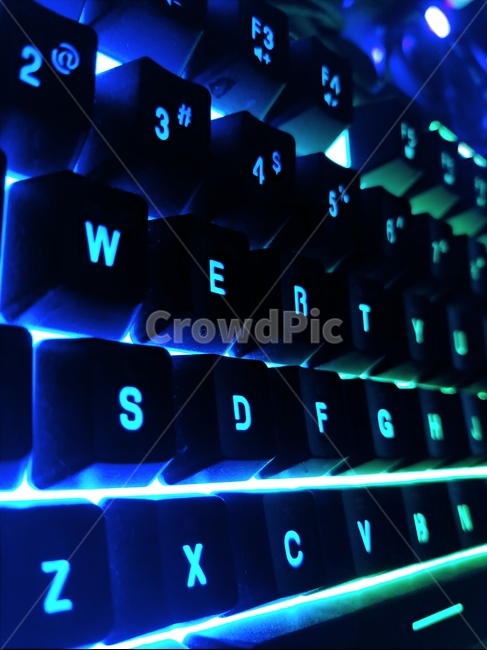 영어,키보드,자판,기술,정보,산업,지식,문자,검은색,바탕,텍스트,근접,클로즈업,컴퓨터,사물,물건,오브젝트,thing,object,matter,led,전자기기,정보통신,전자제품,it,기계,사람없음,정보통신기술,전자기기,전자제품,it,information,technology,electronic equipment,사물,물건,오브젝트,thing,object,matter