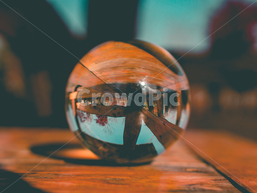 가을,나무,의자,벤치,유리,유리볼,크리스탈볼,구슬,렌즈볼,색감,감성,가을,계절,fall,autumn,season,감성,sensible,feeling,사물,물건,오브젝트,thing,object,matter,sphere,구체