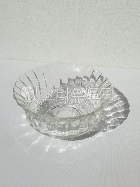 glasses,glass,crystal,cristal,shiny,plate,bowl,transparent