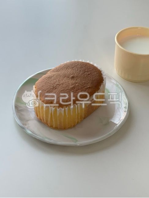 bread,dessert,soft food,castella,food