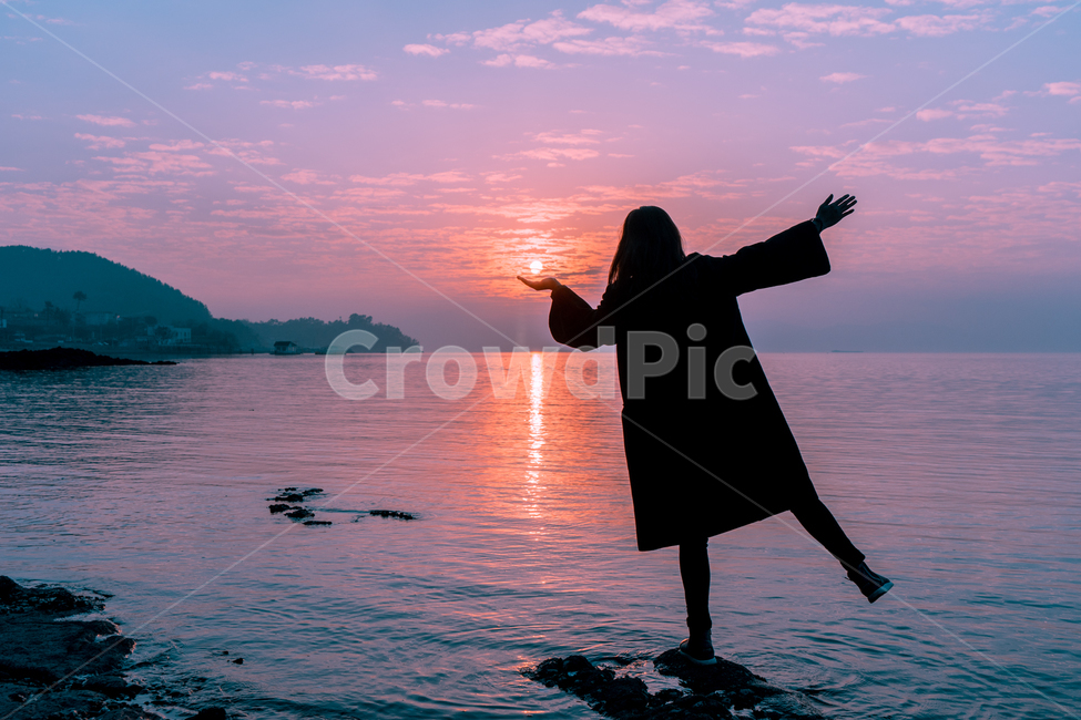 해,바다,실루엣,노을,풍경,하늘,일몰,해질녘,반영,빛번짐,landscape,sea,sky,sun,sunset,색감,그림자,마법사,자연,풍경,nature,landscape,사람,인물,인간,human,person,여성,여자,woman,female,lady,인물실루엣,사람실루엣,character silhouette,human silhouette,색깔,색상,색채,색감,color sense,color sensitivity,feeling of color,silhouette,outdoors,옥외