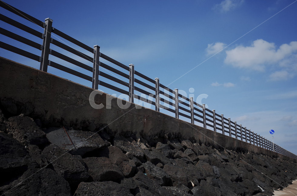 blue,파란,푸른,sky,하늘,handrail,난간,담장,담,돌담,banister