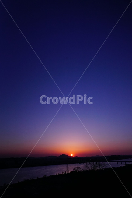 일몰,하늘,노을,구름,석양,자연,풍경,nature,landscape,outdoors,옥외,sky,dusk,황혼,sunset,red sky,붉은 하늘,dawn,새벽