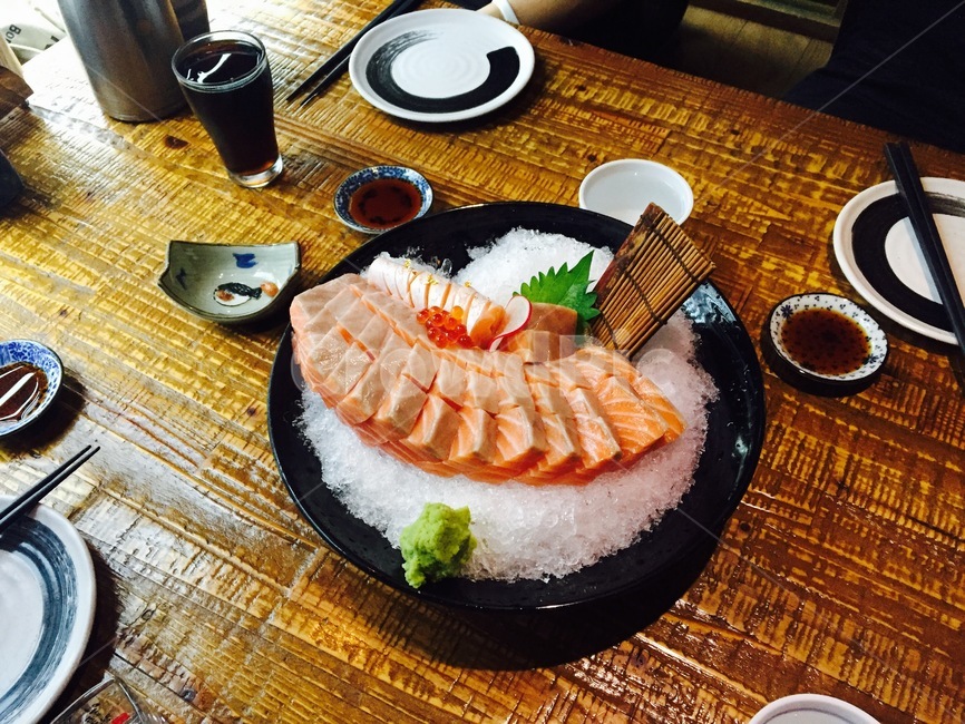 음식,회,횟집,연어회,술안주,겨자,간장,소스