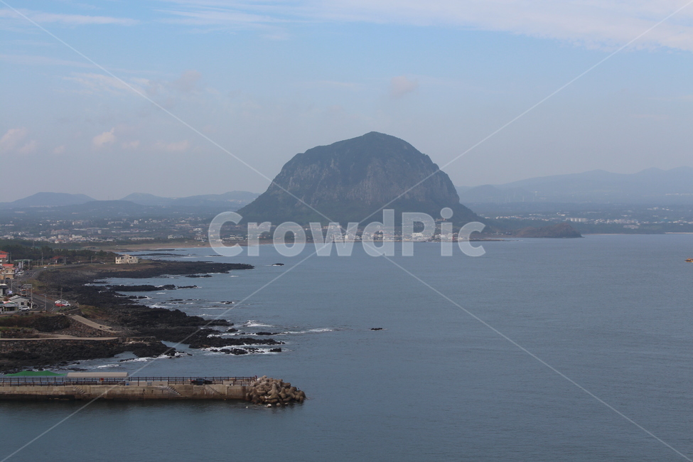 제주도,서귀포,산방산,송악산,바다,자연,풍경,nature,landscape,한국자연풍경,한국자연경관,korea nature landscape,제주도,jeju,jeju island,outdoors,옥외,land,땅,ocean,대양,water,물,sea,shoreline,해안선,coast,연안