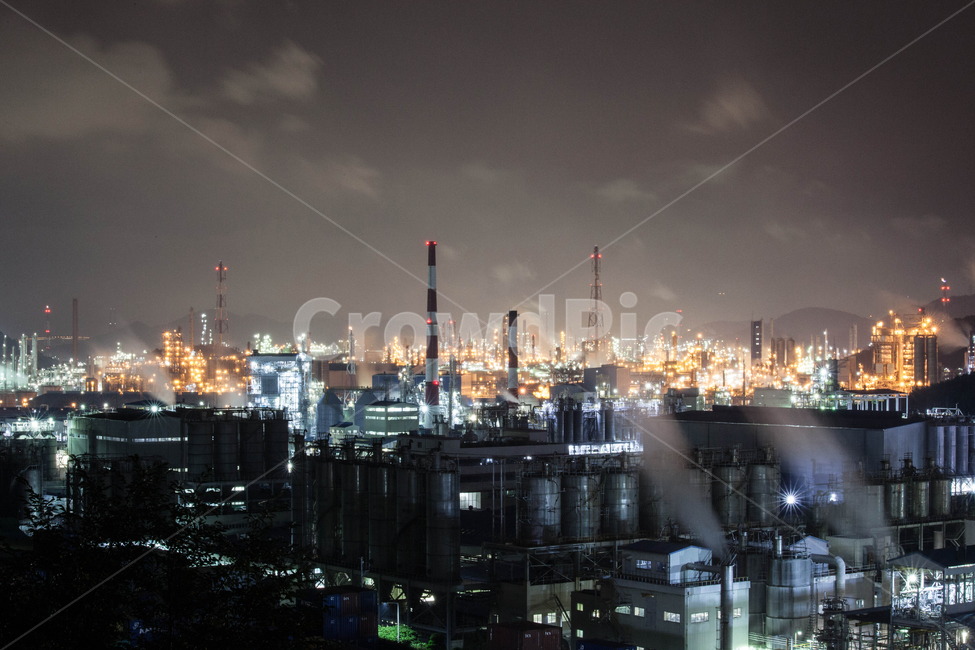 building,건물,factory,공장,refinery,정련소,공단,연기,불빛,활기,생산