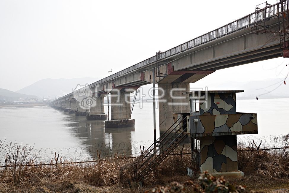 border,no entry,guard duty,bridge,guard post,danger,Ganghwa Bridge,dangerous area,sentry