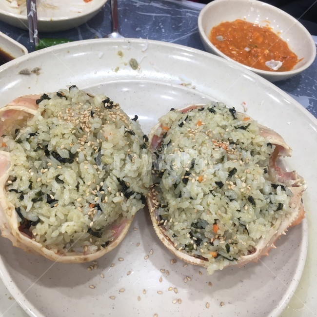 food,음식,meal,식사,수산시장,대게,대게찜,볶음밥,dish,요리,해산물,갑각류,밥,등딱지,야식,seafood