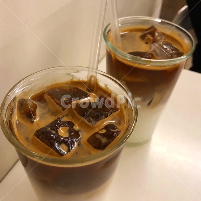 유리,커피,라떼,얼음,카페인,커피숍,coffee,cafe,ice,glass,beverage,coffeeshop,latte,카페풍경,카페배경,서울카페,감성카페,바닐라라떼,커피,카페,coffee,cafe