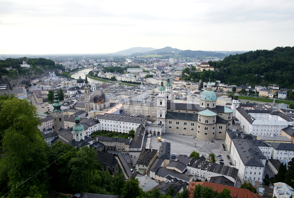 outdoors,nature,자연,풍경,scenery,경치,landscape,aerialview,유럽,오스트리아,잘츠부르크,성당,교회,europe,salzburg,austria,urban,집,house,도시,지붕,roof,중앙광장