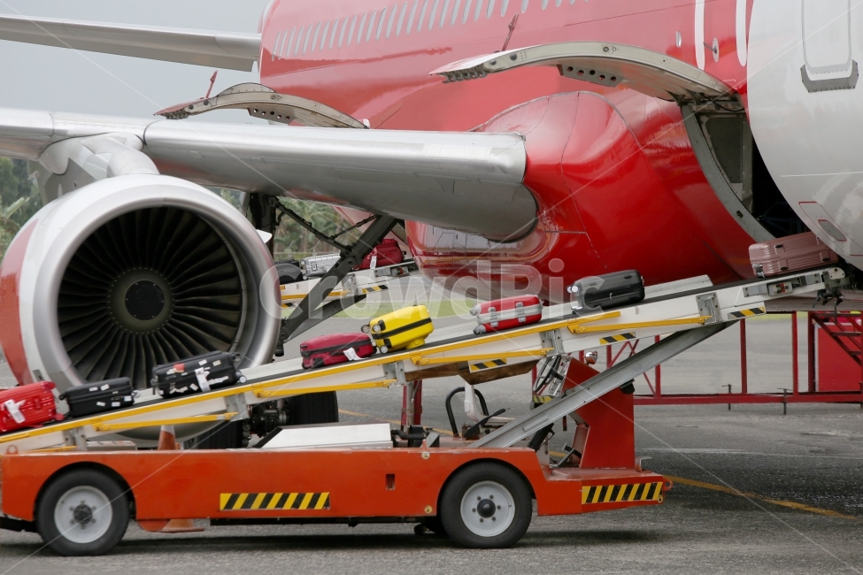 let go,baggage,Airline,Transportation,freight,bag,get off,platform,load,luggage,airliner,raise,case,traffic,move,airmail,business,terminal,transportation,cargo transportation,transit,service,background,airplane,travel,movement,carrying