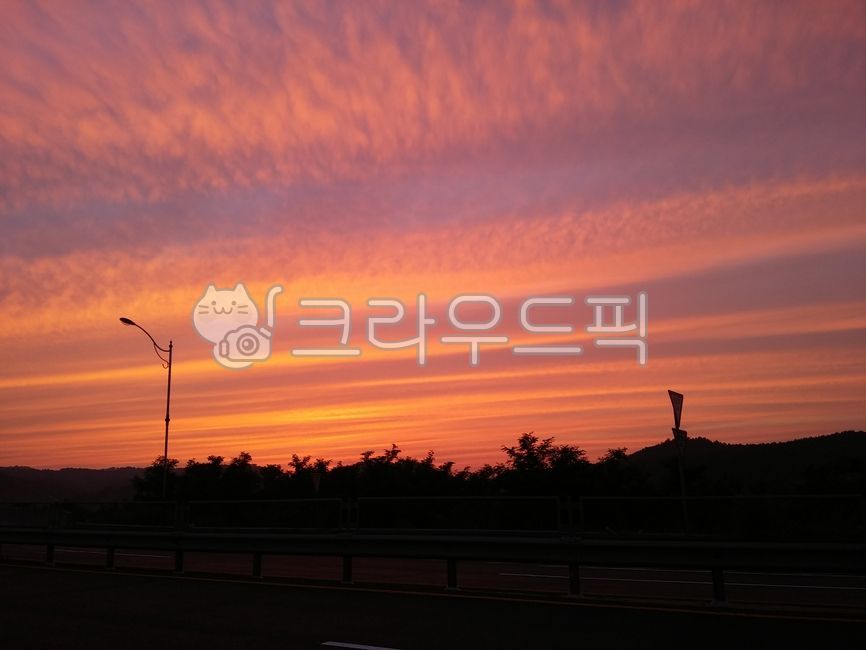 sky,night view,nature,night view of the road,dinner